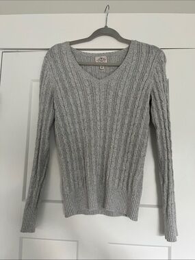 St. John’s Bay Apparel V Neck Grey Knit Long Sleeve Sweater Size S